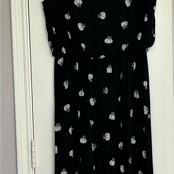 Black Dress with White Floral Pattern - Picture 2 of 6